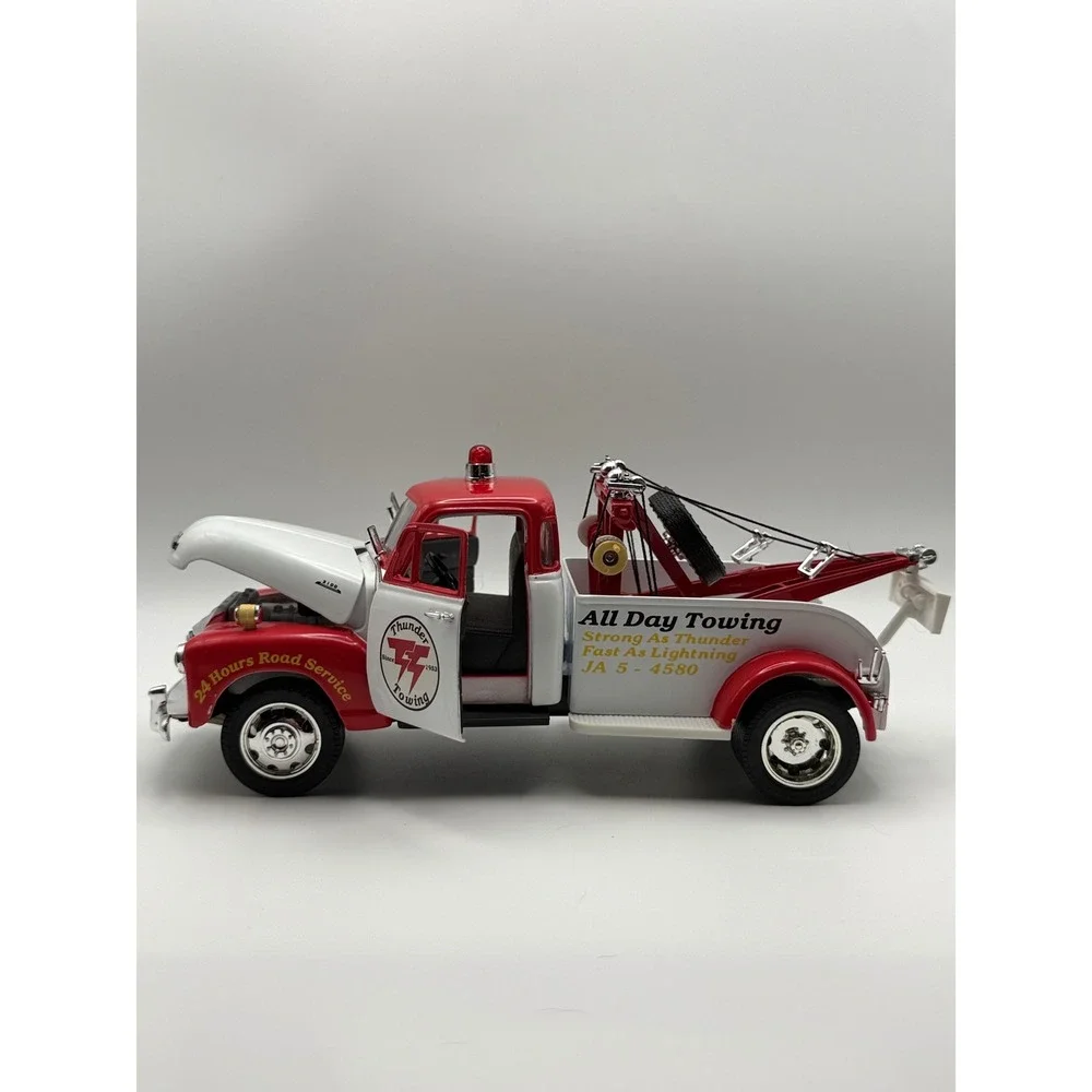1953 Chevrolet 3100 Tow Truck Diecast Red White Thunder Towing Wrecker‎ 1/24